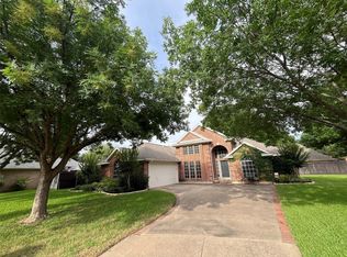 415 Montreal Ct, Hurst, TX 76054