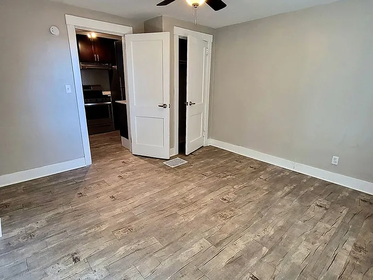 748-758 Shady Dr E — Photo 8