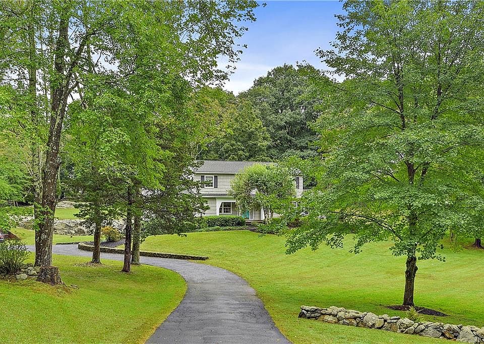 1st image of 7 Brady Ln
