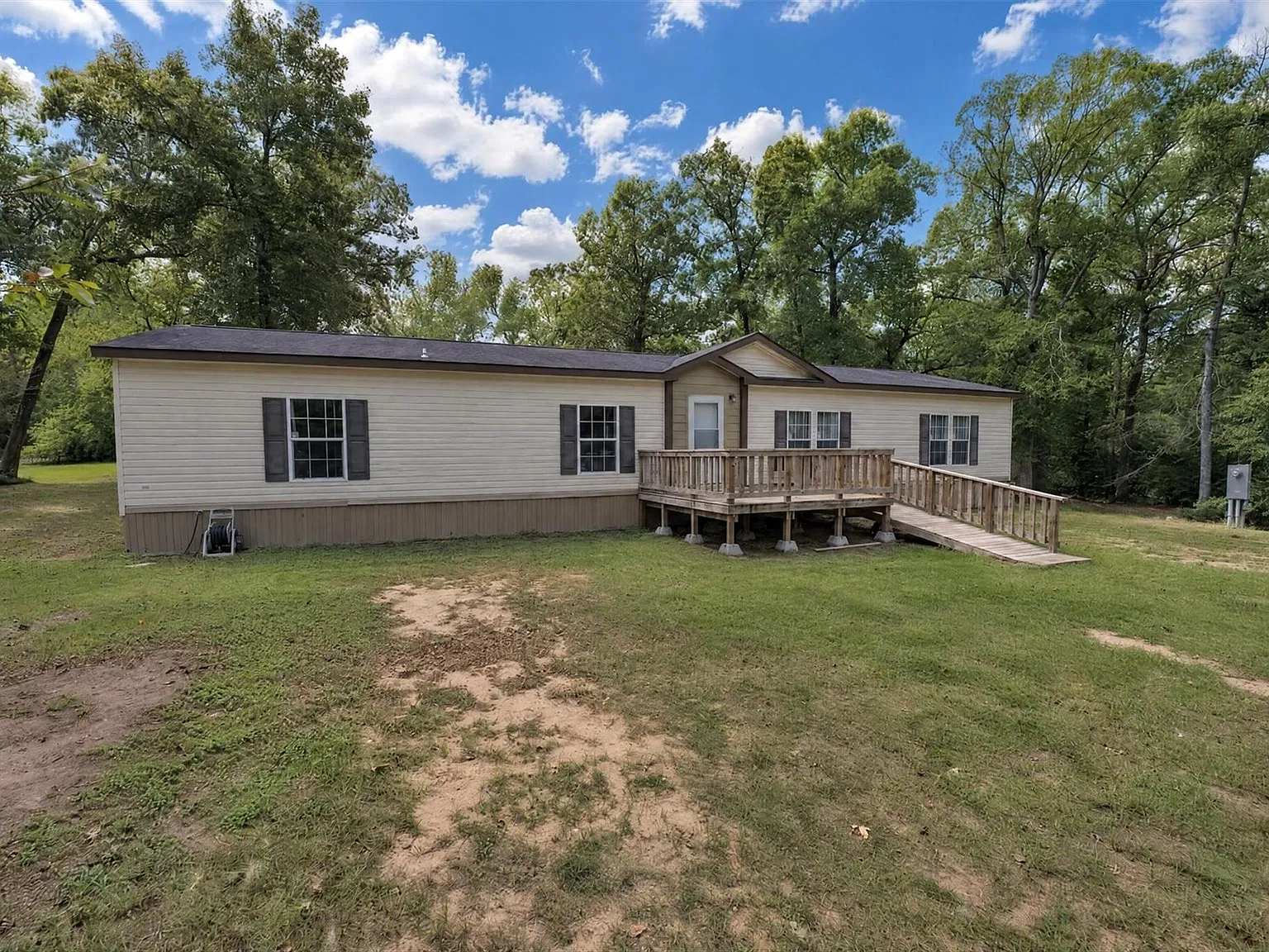 4 bed, 2.0 bath, 1872 sqft, $2,000 — Photo 1