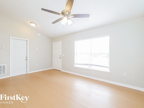 3rd image of 408 Naples Ct