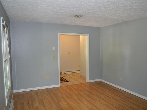5th image of 704 Elizabeth Dr