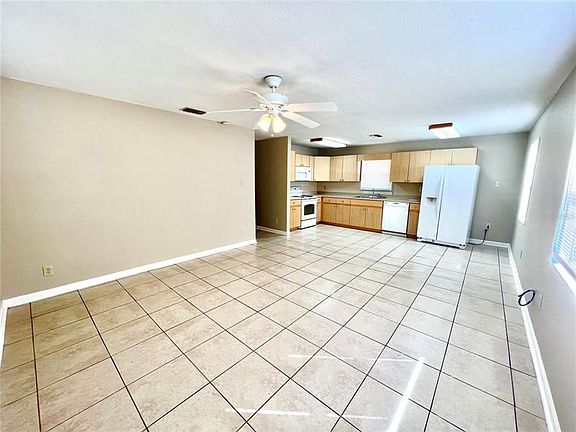 5th image of 4711 W Iowa Ave
