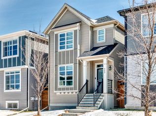 462 W Walgrove Way SE, Calgary, AB T2X 4E9