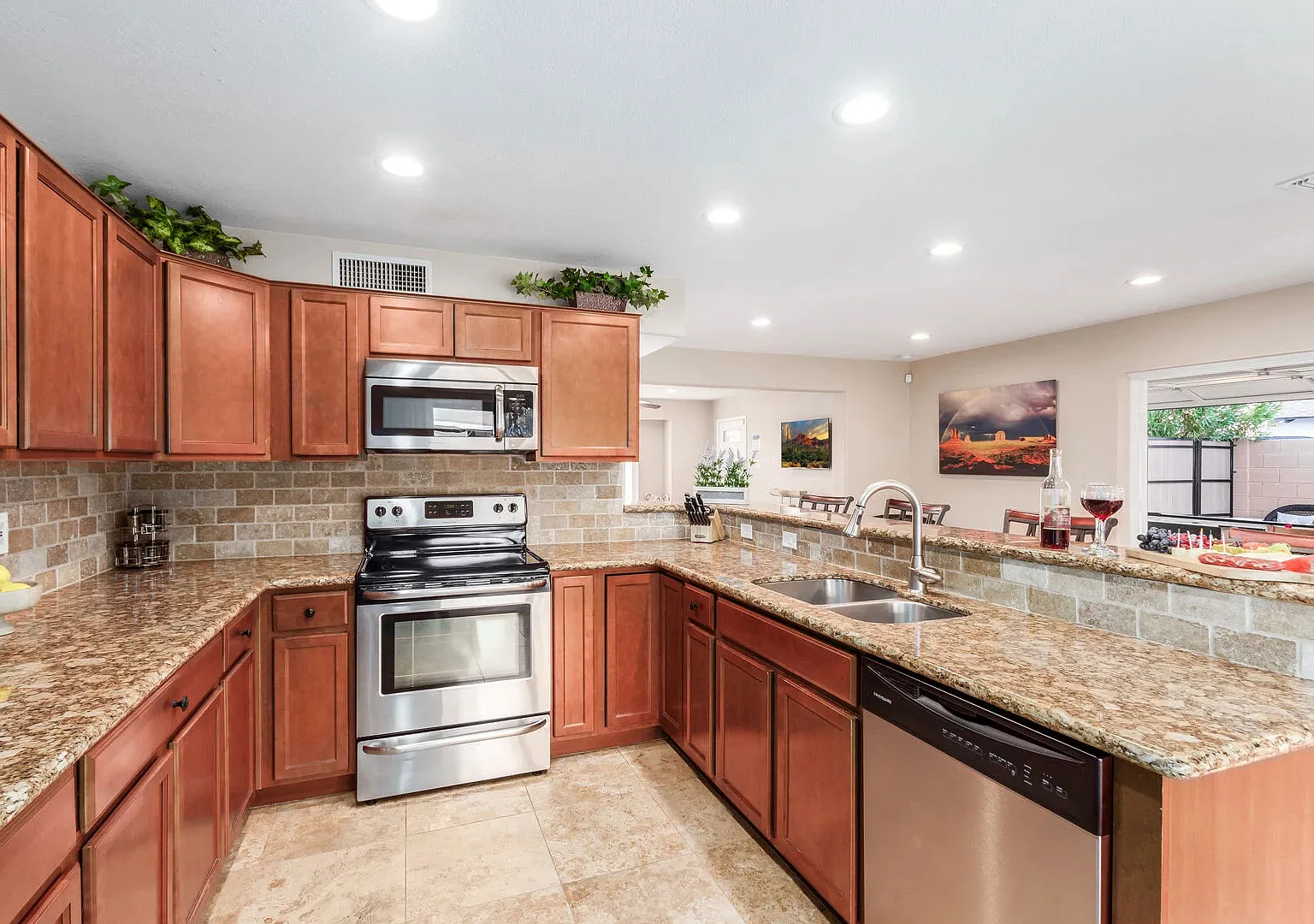 3 bed, 1636 sqft, $4,995 — Photo 3