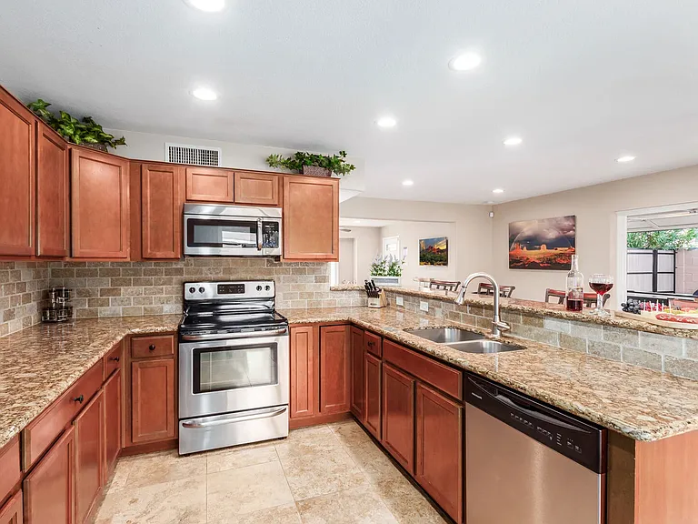 8208 E Weldon Ave — Photo 3