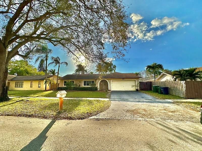 1st image of 5007 SW 105th Avenue