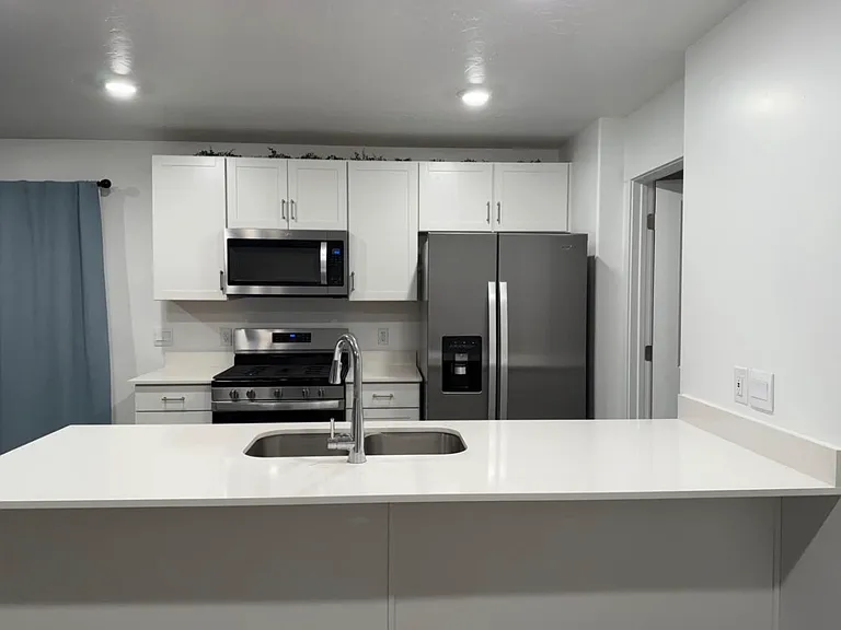 S 730 W — Photo 12