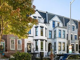 2556 University Pl NW