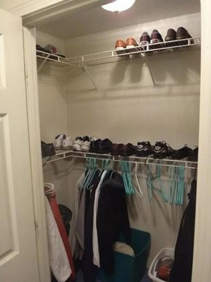 Mission Hill 4 Bed | Modern Kitchen | Laundry On Site | No Broker Fee — Photo 3