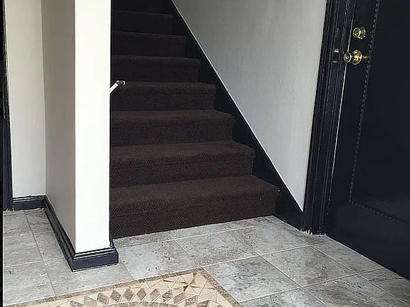 2nd image of 2562 Dellwood Ave