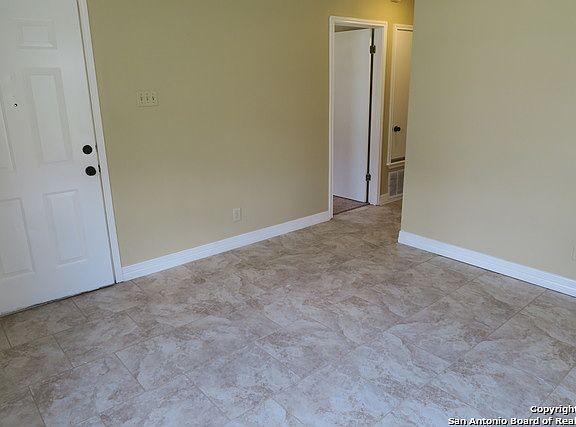 3rd image of 414 San Patricio St