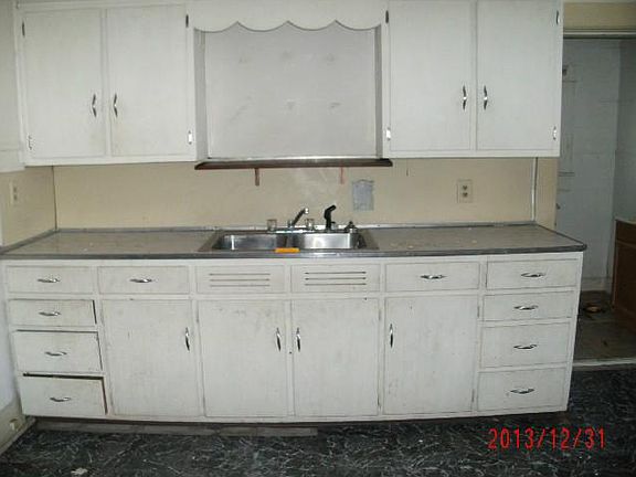 3rd image of 114 Howard St