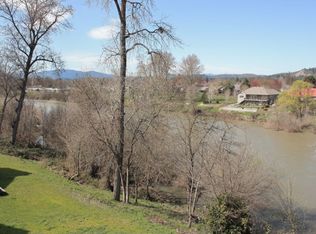 1373 Redwood Cir, Grants Pass, OR 97527