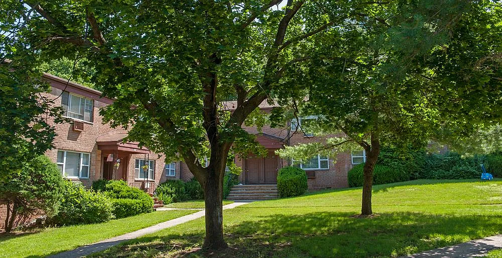 Building Photo - Cedar Lane
