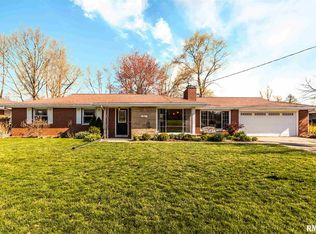321 Oakwood Cir, Washington, IL 61571
