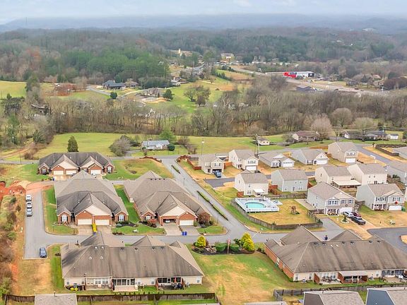 2nd image of 877 Old Towne Loop Dr