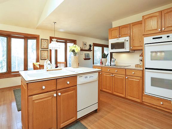 4th image of 1347 Cumberland Cir W