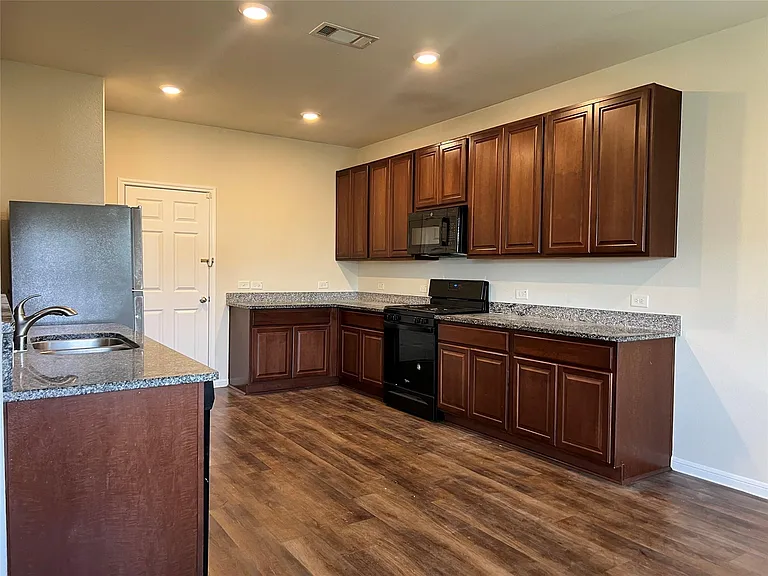 4711 Prairie Chase Dr — Photo 4
