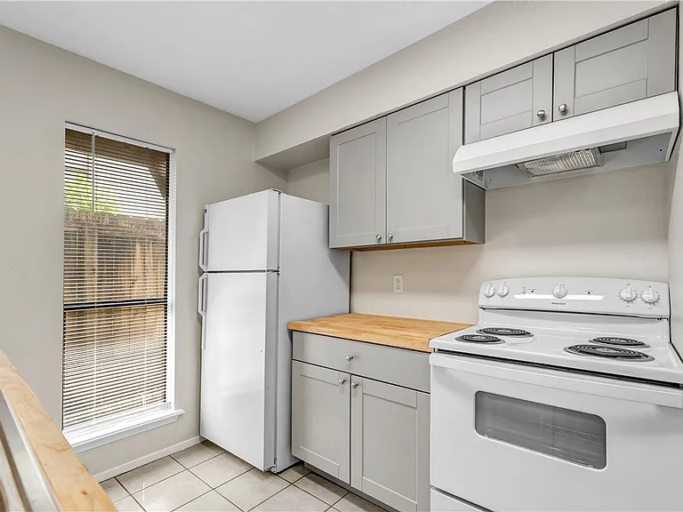 1520 Hawk Tree Dr #D — Photo 9