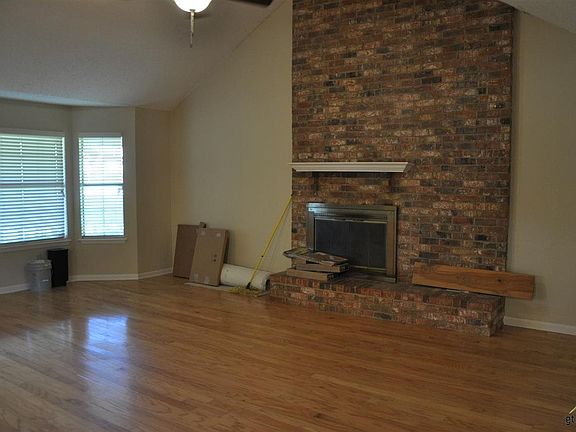 2nd image of 18197 Adele Ln