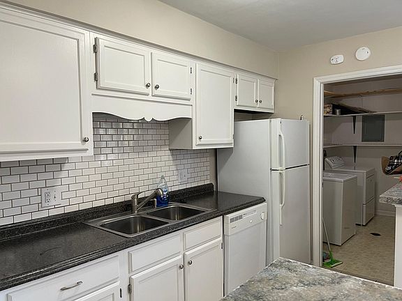 4th image of 1013 Sherwood Ave SW