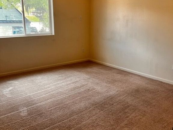 4th image of 104 E College St #2