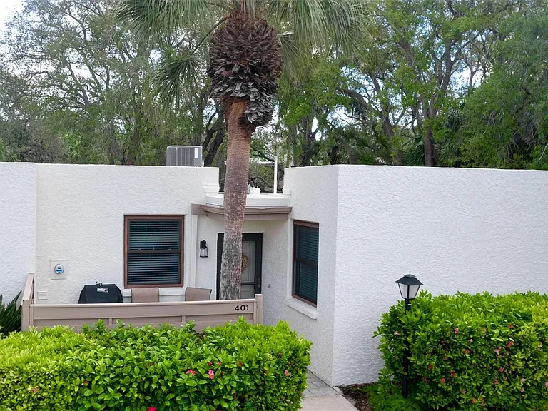 401 Palm Tree Dr — Photo 4