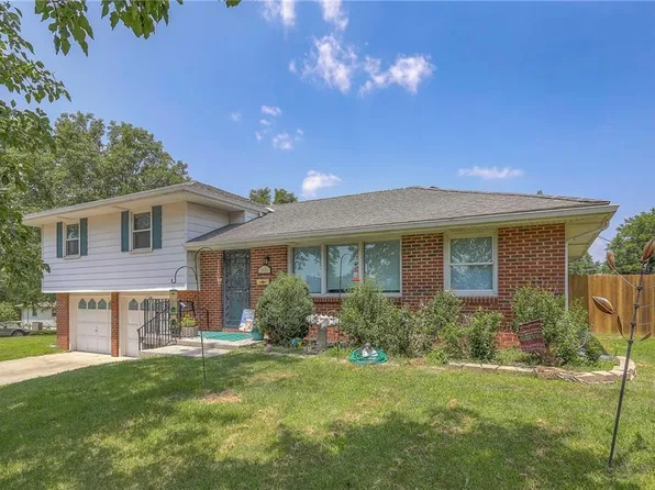 5636 Pawnee Dr, Kansas City, KS 66106