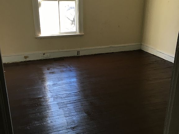 2nd image of 92 Chambers St