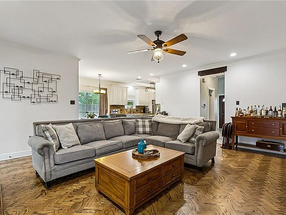 4th image of 708 Moss Ln