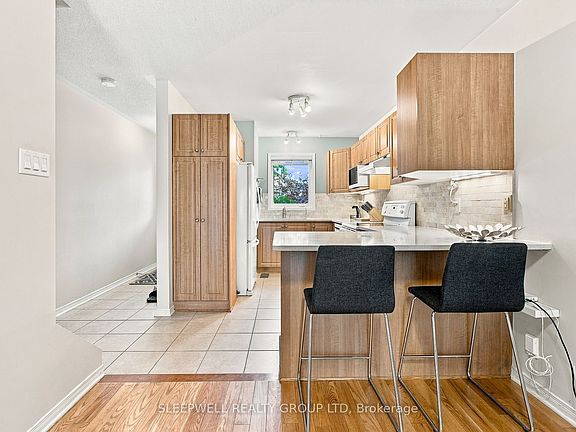 3rd image of 12 Maclean St