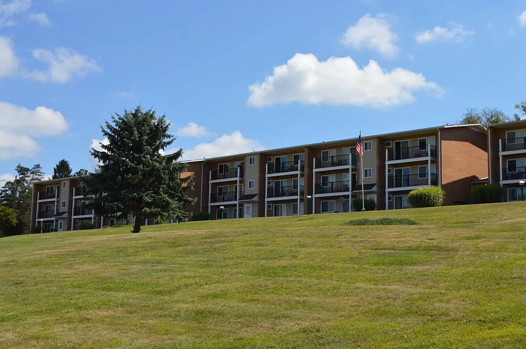 Crestview — Photo 1