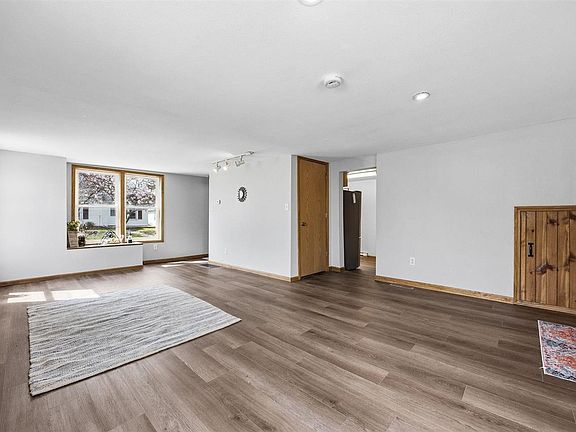 4th image of 411 Johnson Dr