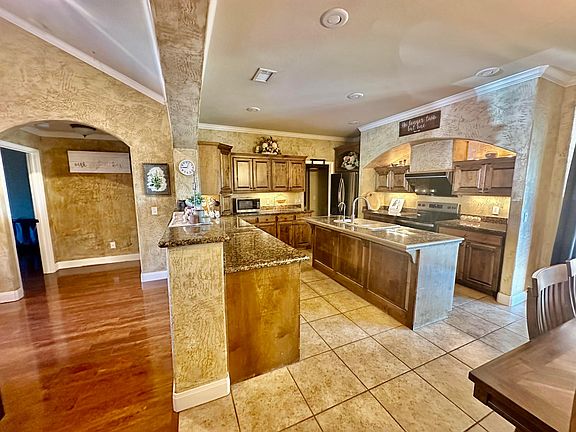 5th image of 8615 Addison Dr