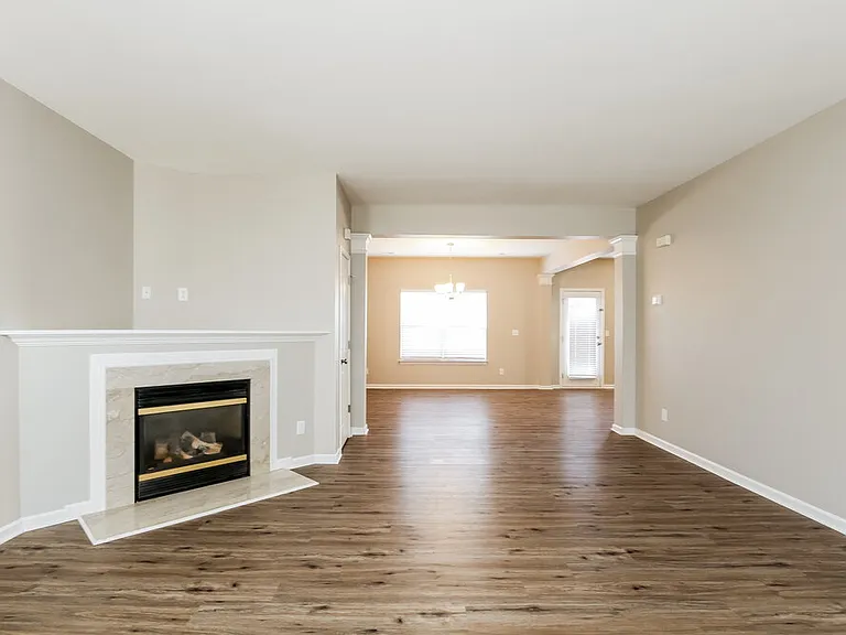 102 Clacton Ct — Photo 5