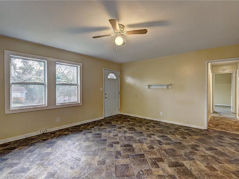 2477 Thrasher Ave — Photo 2