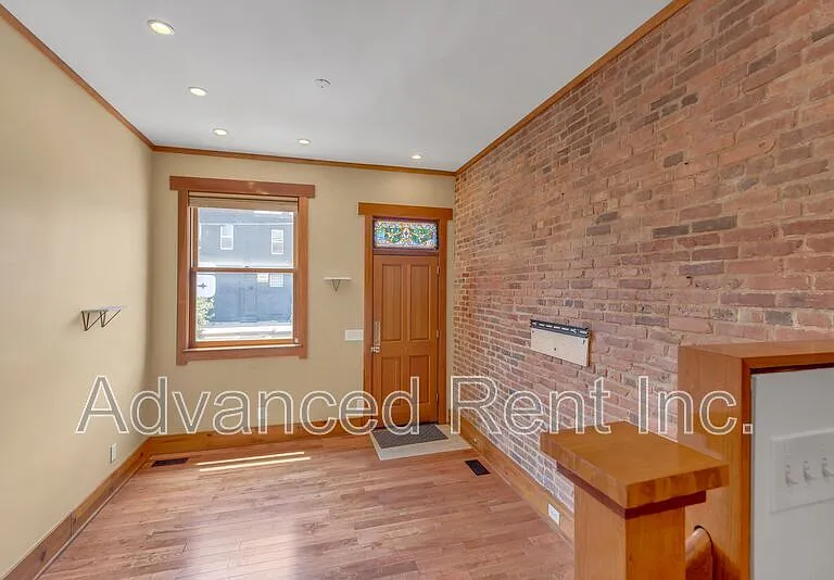 2802 E Fairmount Ave — Photo 5