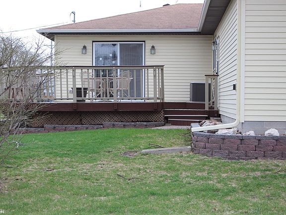 4th image of 301 8th St