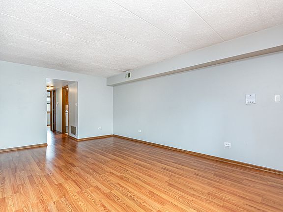 3rd image of 16812 82nd Ave APT 1S