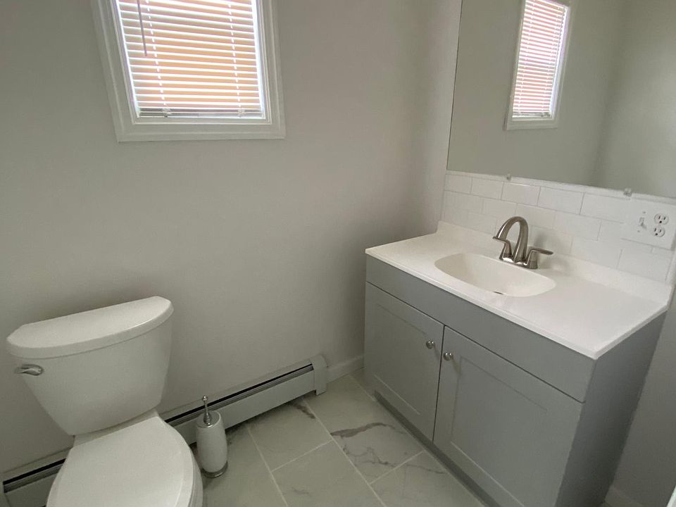 1st image of 211 Lincoln St #211