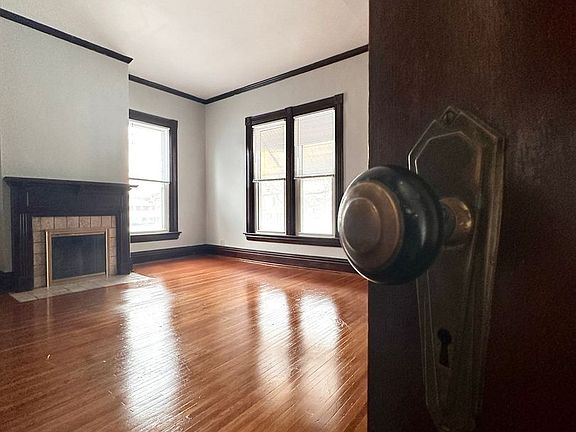 3rd image of 900 S 7th St Unit 2