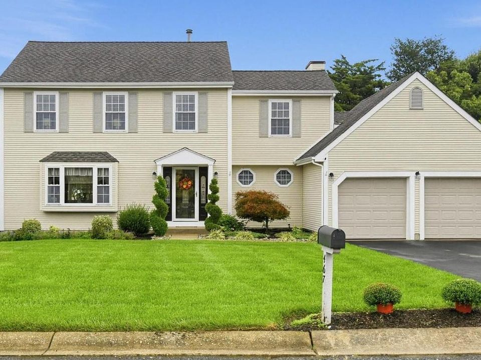 1st image of 467 Val Ln