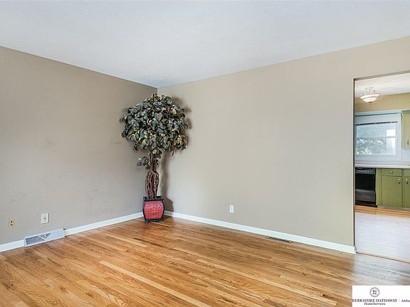 4th image of 11010 Olin Ave