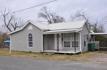 2nd image of 906 Guidry St