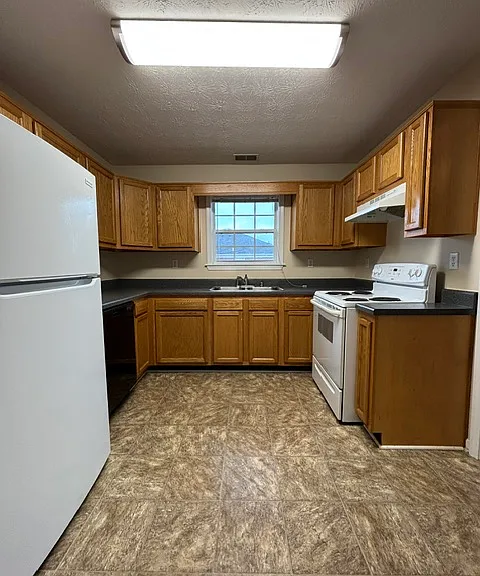 101 Braxton Ct #D — Photo 4