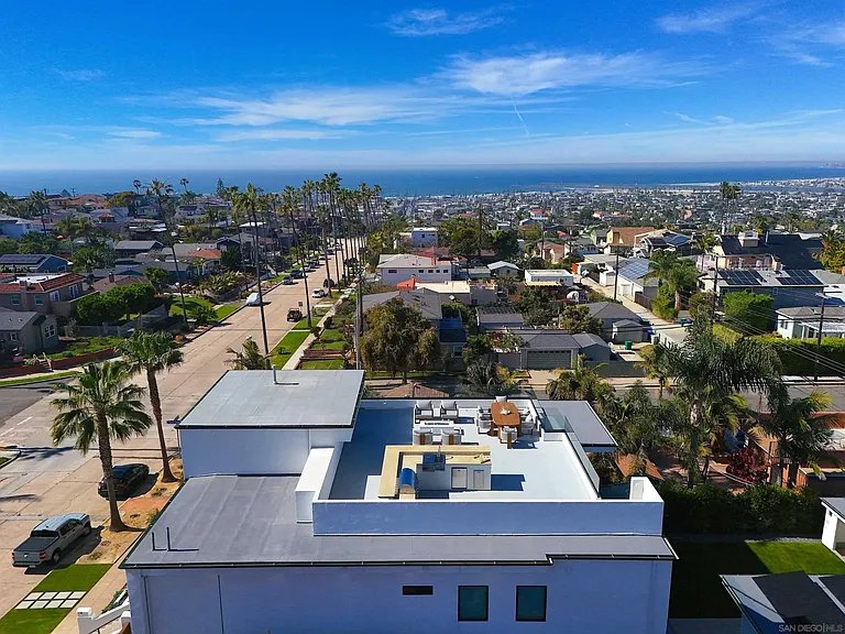 4386 Newport Ave — Photo 49