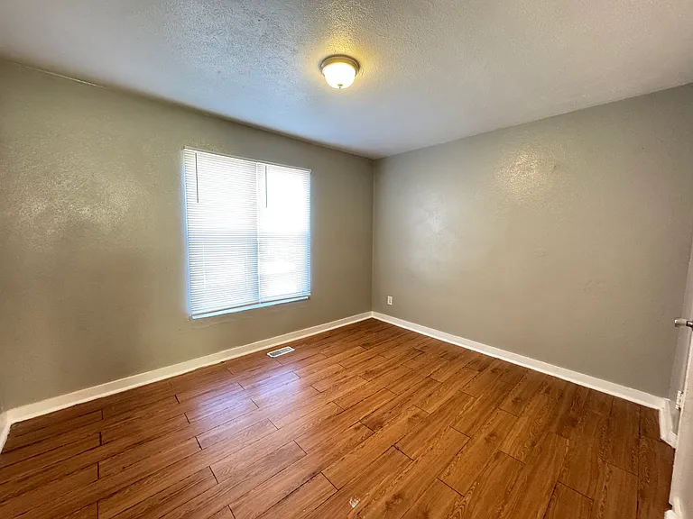 2038 NW 25th St #9 — Photo 10