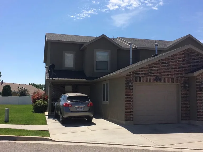 2435 N Charleston Ave — Photo 1