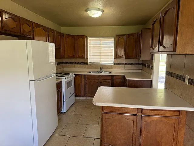 4 bed, 1400 sqft, $1,450 — Photo 4